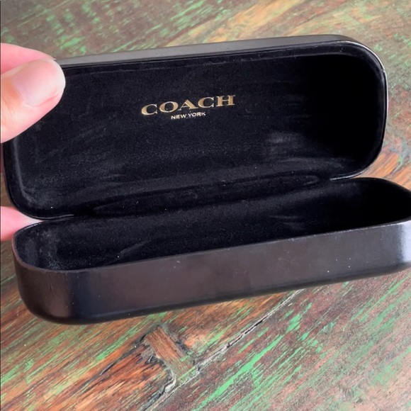 Coach sunglasses, with case no flaws excellent condition - Picture 6 of 6